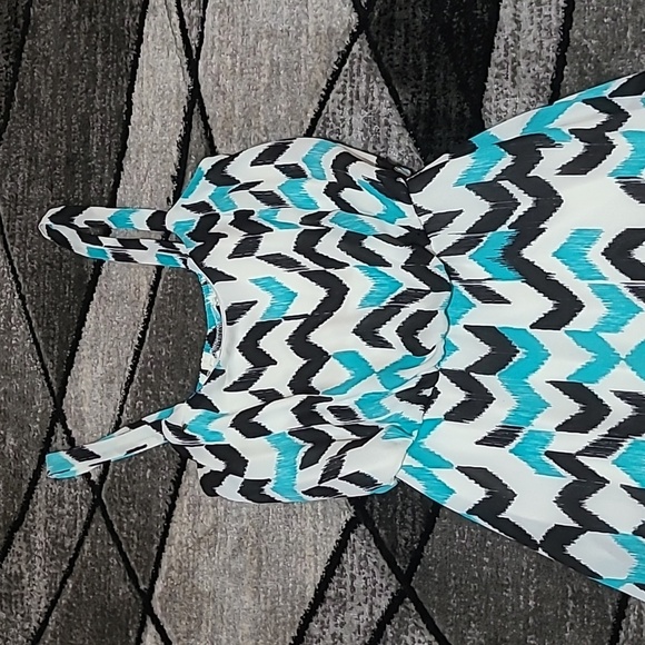 RUE 21 SLEEVELESS CHEVRON PRINT CASUAL DRESS - Picture 2 of 10